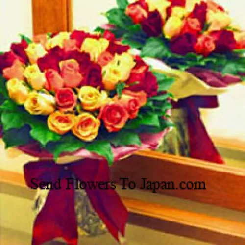 Strauß aus 25 gemischtfarbenen Rosen
