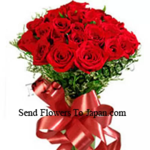 Bouquet de 25 roses rouges avec des remplissages saisonniers